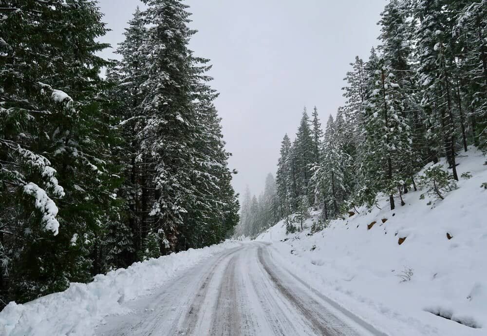 vista de carretera en invierno -